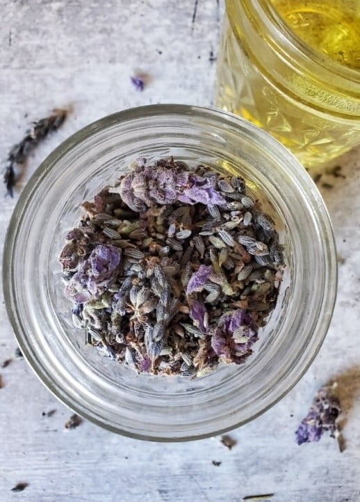 Making lavender oil at home with infused method