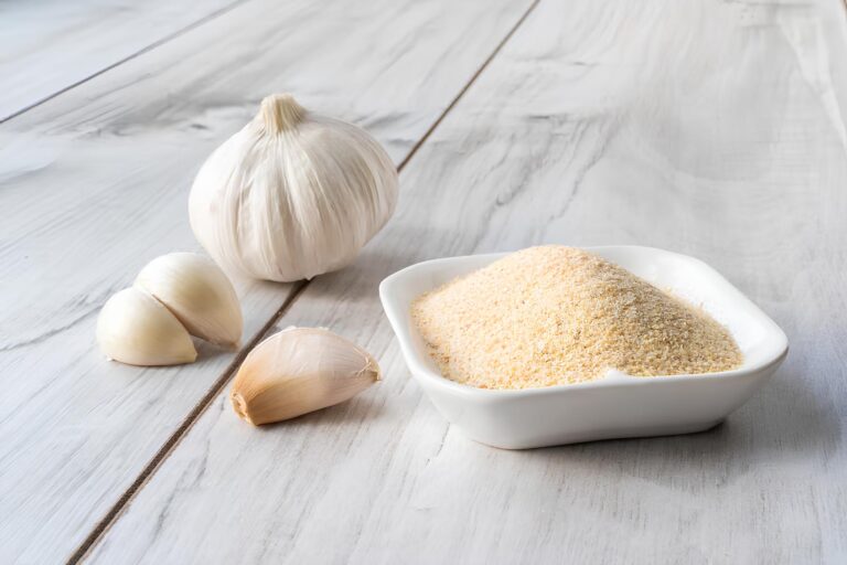 How much garlic powder equals one clove