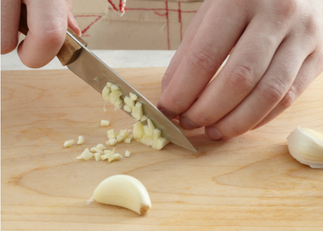 Slicing Garlic